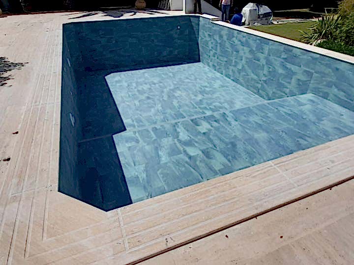 Çeşme (villa havuzu)