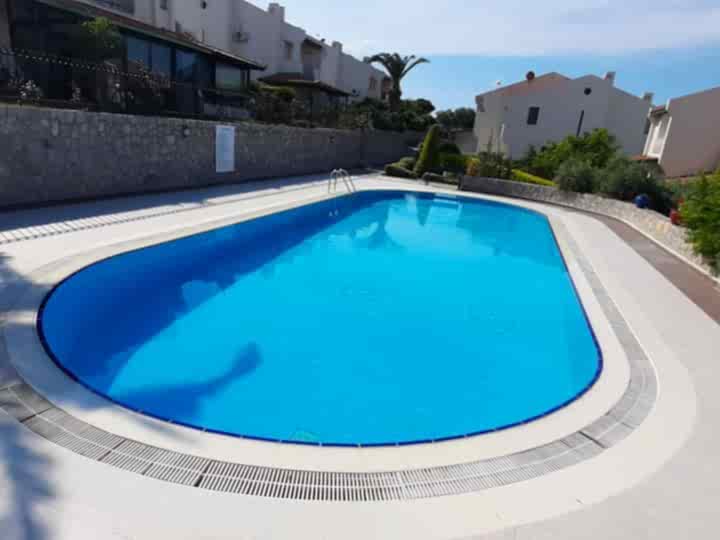 Çeşme villa site havuzu
