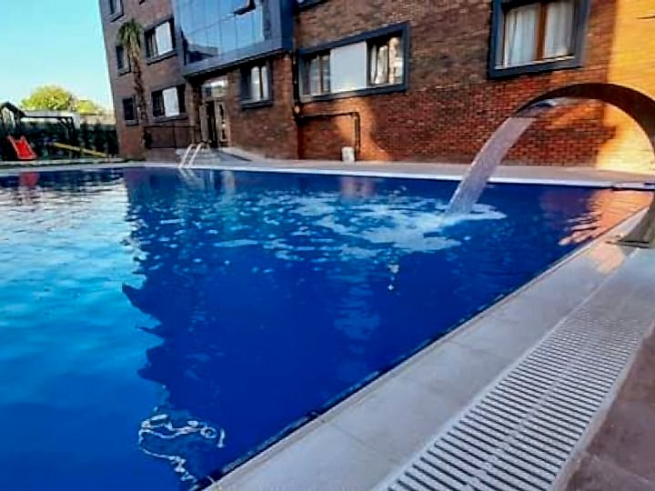 İzmir Buca site havuzu