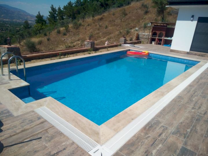 Nuray Hanım ( Villa Havuzu ) Kemalpaşa